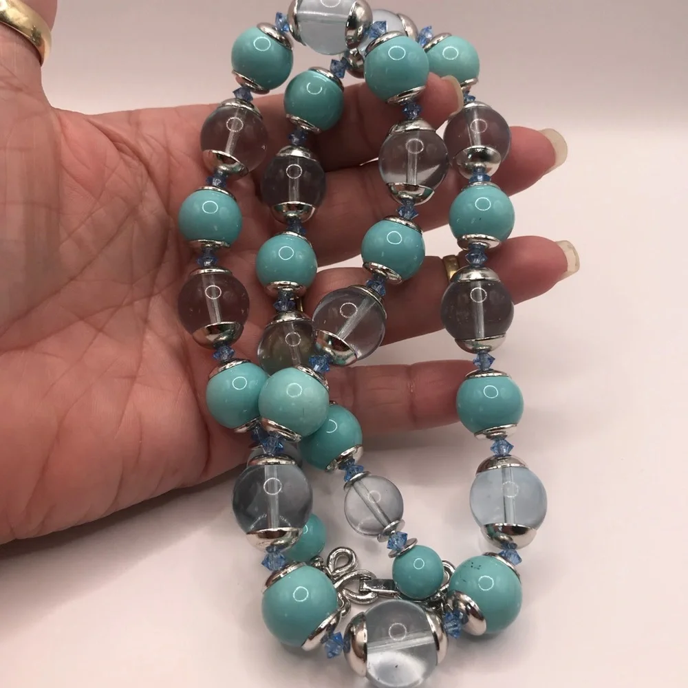 Clear and Faux Turquoise Chunky Acrylic Beaded Necklace - Picture 6 of 7
